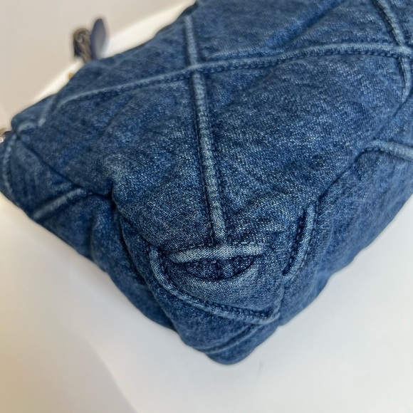 CHANEL 19 SMALL - Picture 2 of 10